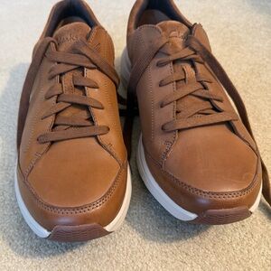 Clarks Men’s Brown Leather Lace-Up Sneakers